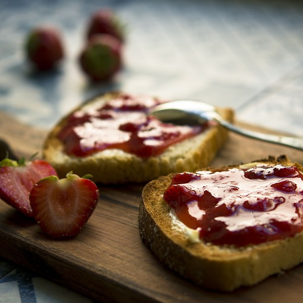 strawberry-jam-made-using-certo-liquid-pectin-for-a-consistent-set